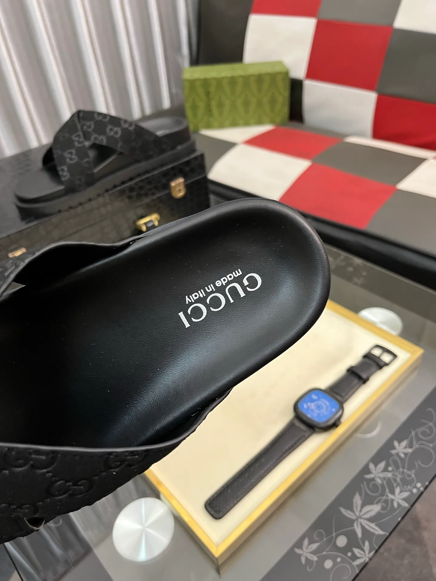 Men's shoes 💰320⌚️⌚️ (gucci-Gucci) New men's slippers, high-end boutique, made of cowhide, with exquisite embossed logo decoration on the upper, fine workmanship, super soft soles, casual, loose and comfortable, a must-have in summer! \nsize：38-44